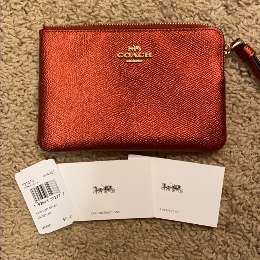 NWT (2) Brand new never used coach wristlet and a like new wristlet BOTH BAGS - Picture 7 of 8